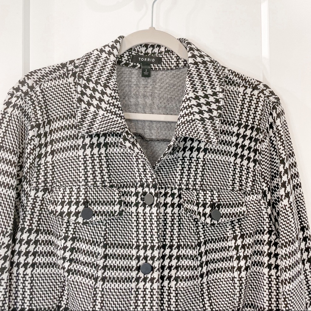Torrid Black Plaid Button Down Collared Jacket Si… - image 2